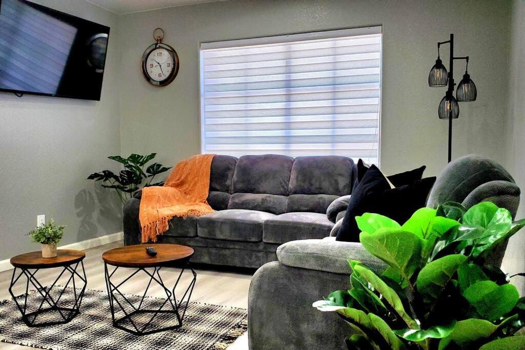Comfortable Family Home Las Vegas Exterior photo